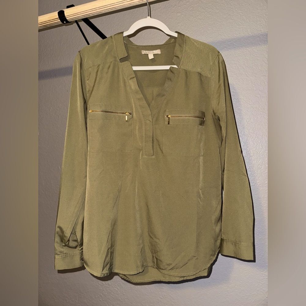 Banana Republic olive green long sleeved blouse woman size M